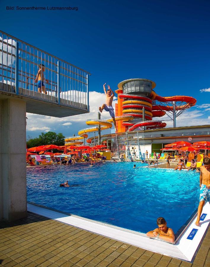 Familien Chalet Mit Direktem Bademantelgang Zur Therme Луцманнсбург Екстер'єр фото